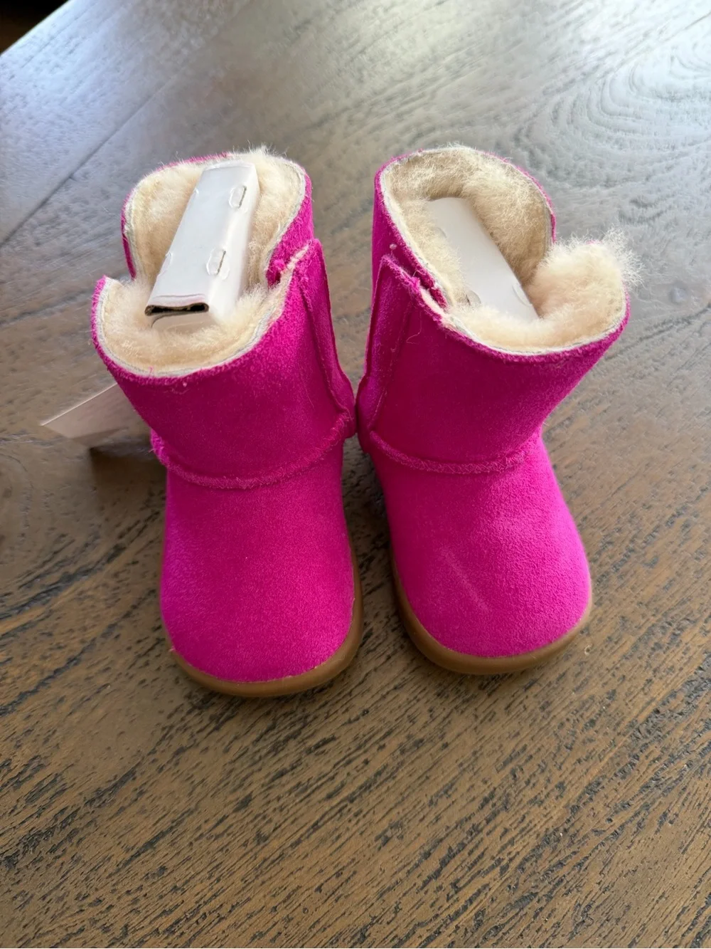 UGG vibrant pink